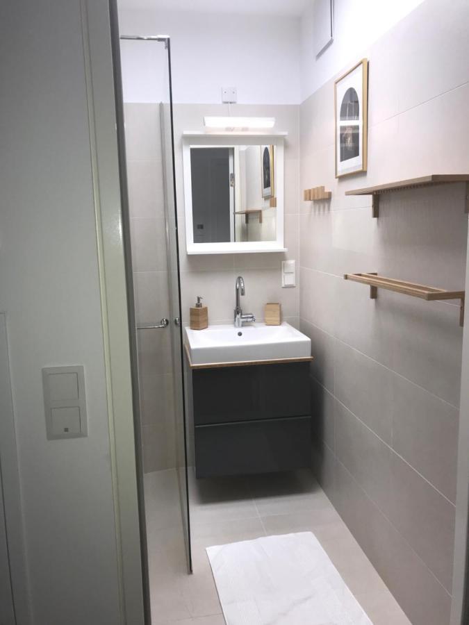 Red Flower Apartment With Pool - 5 Min To Lake Виена Екстериор снимка