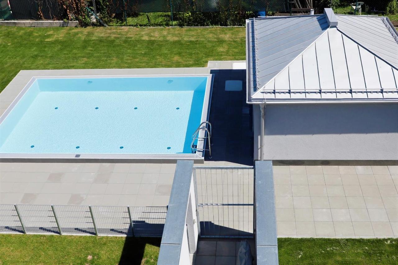 Red Flower Apartment With Pool - 5 Min To Lake Виена Екстериор снимка