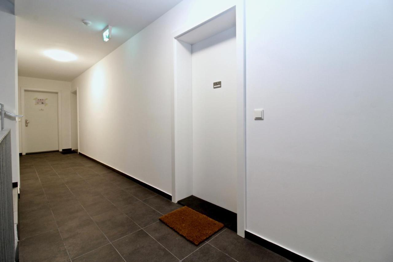Red Flower Apartment With Pool - 5 Min To Lake Виена Екстериор снимка
