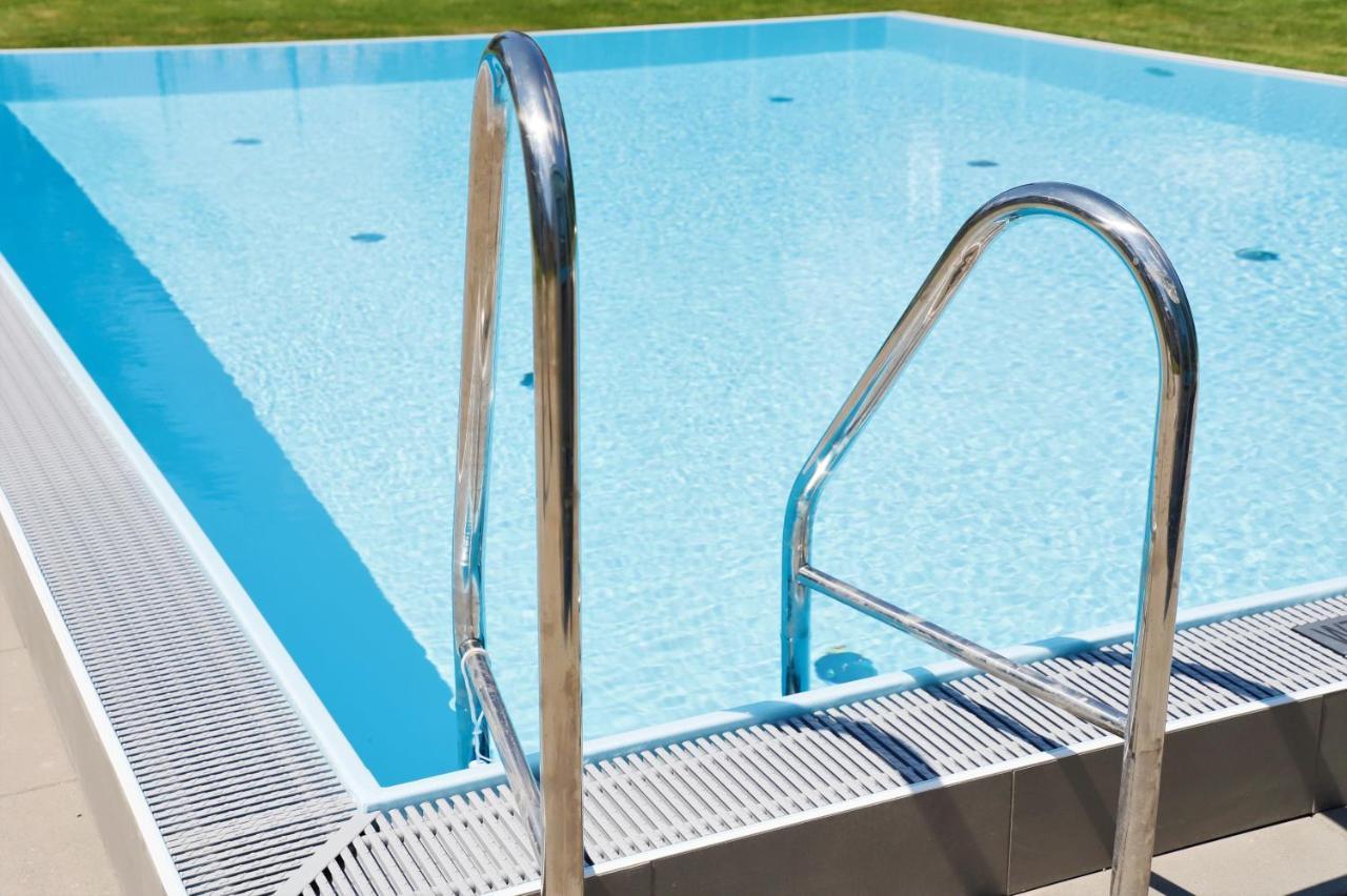 Red Flower Apartment With Pool - 5 Min To Lake Виена Екстериор снимка
