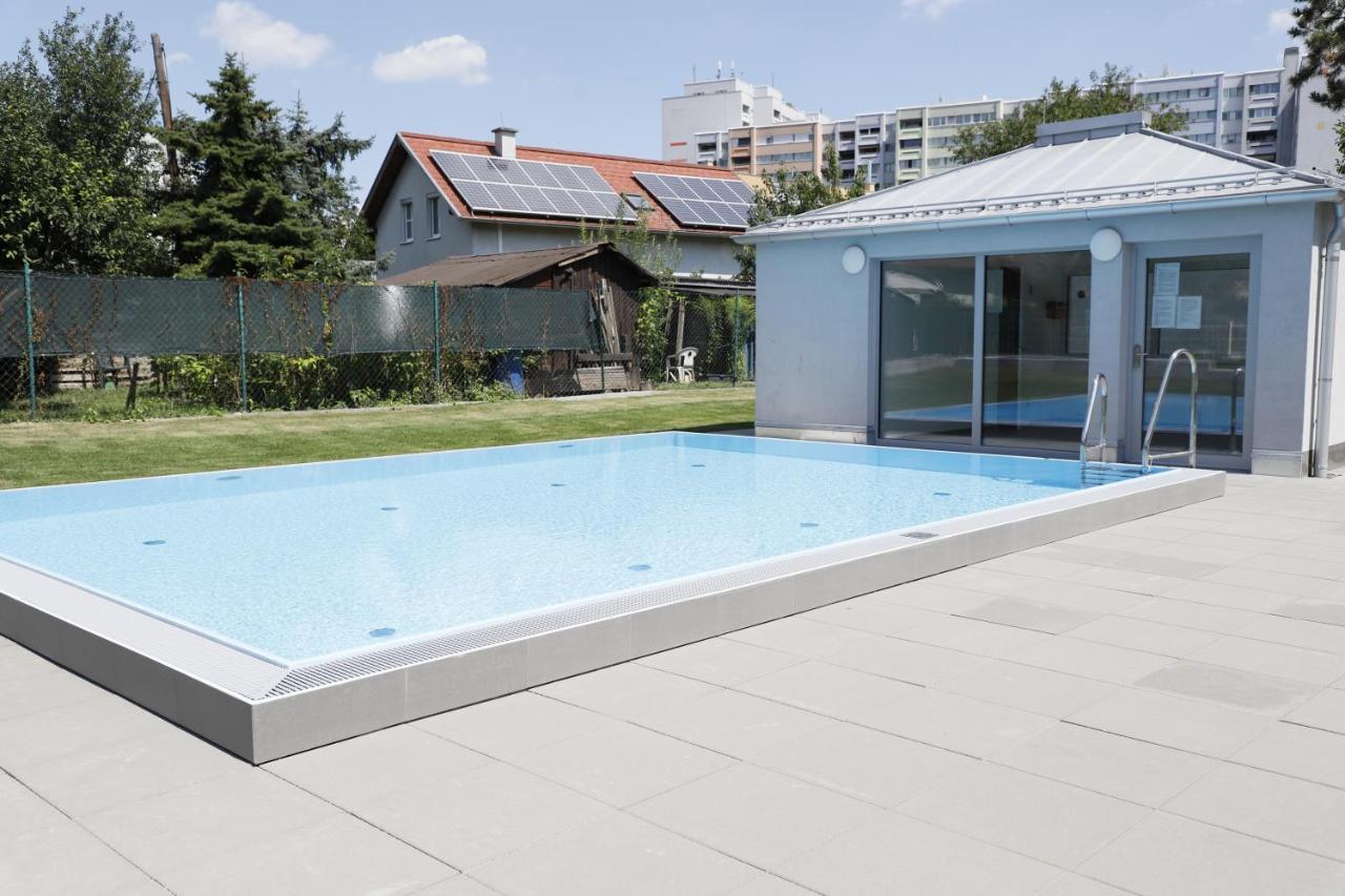 Red Flower Apartment With Pool - 5 Min To Lake Виена Екстериор снимка