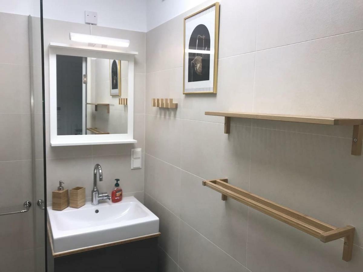 Red Flower Apartment With Pool - 5 Min To Lake Виена Екстериор снимка