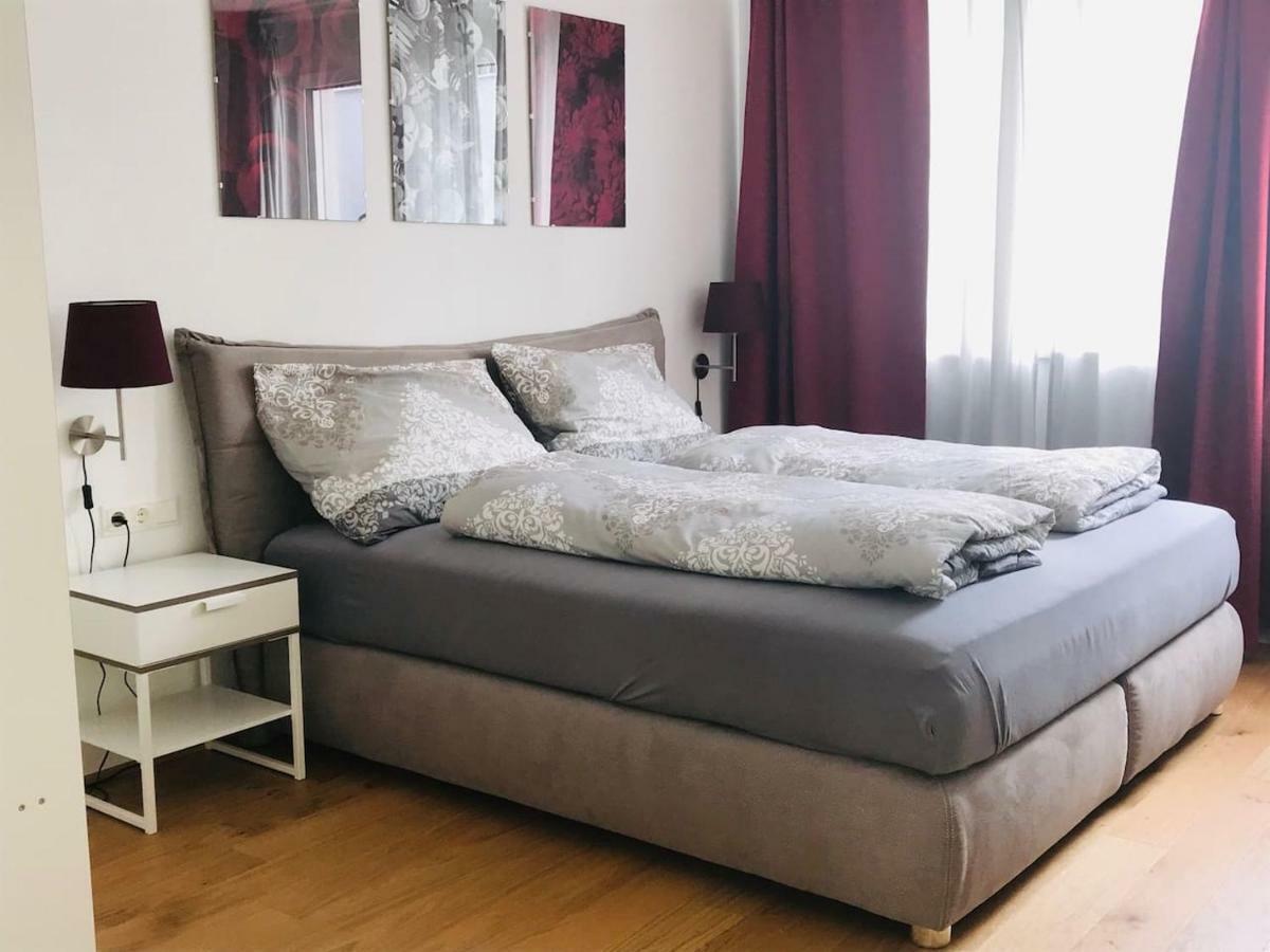 Red Flower Apartment With Pool - 5 Min To Lake Виена Екстериор снимка