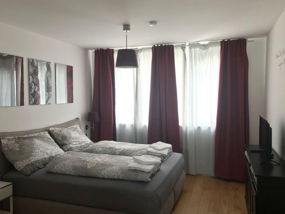 Red Flower Apartment With Pool - 5 Min To Lake Виена Екстериор снимка